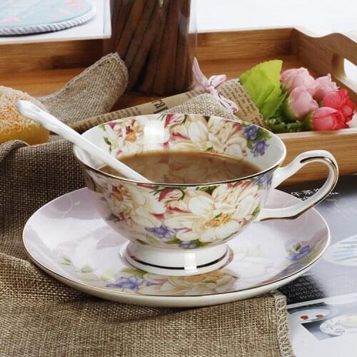 China Coffee Cup Set British Afternoon Tea Tea Set Couple Cups and Saucers Wedding Gift Mug Ceramic with Tray Handgrip