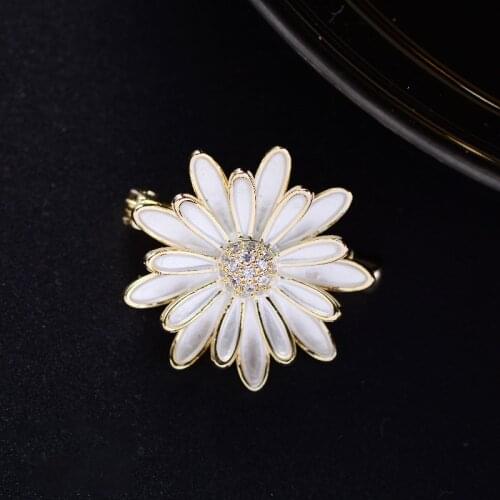 New Luxury Zircon Daisy Small Pin Fashion Creative Elegant Cute Pins Brooches Women Summer Dress Cheongsam Accessories Brooch