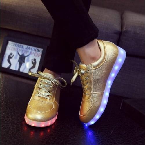 2021 Size 30-42 Luminous Sneakers with Backlight Boys Girls Glowing Sneakers with Luminous Sole Female Basket Femme LED Slippers