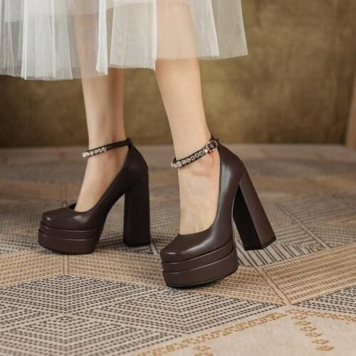 Vankaring Leather Pumps