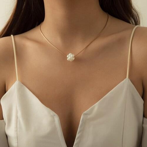 Retro Temperament Square Snake Bone Chain Necklace Baroque Imitation Pearl Flower Necklace European and American Style Jewelry
