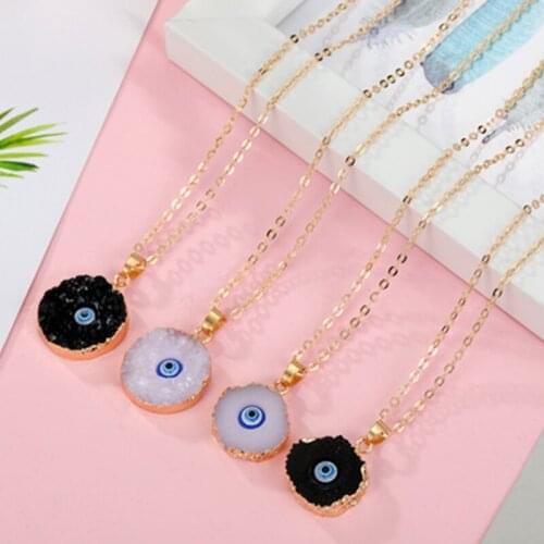 Fashion Resin Stone Round Pendant Necklace for Women Womens Broken Stones Shell Geometric Chains Necklaces for Female