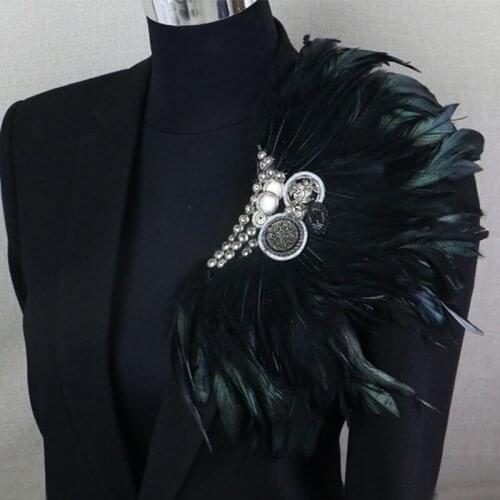 Punk Halloween Boutonniere Collar Brooch Pin Black Feather Broche Corsage Party Bar Singer Wedding Mens Suit Accessories
