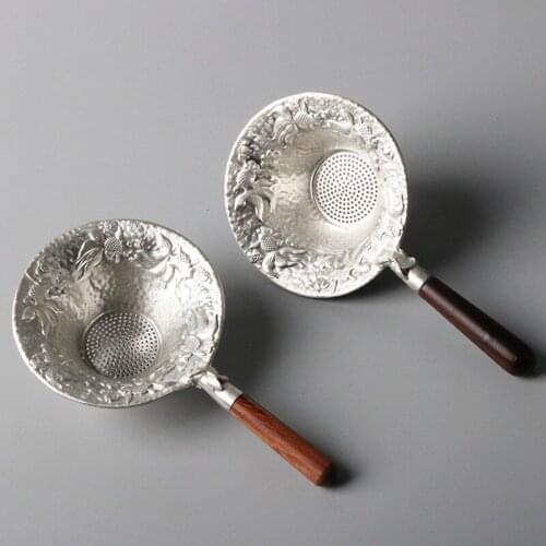 Japanese Handmade Hammer Pattern Coffee Tools Creative Metal Tea Infuser Tin Tea Strainers with Wood Handle Teahouse Utensils
