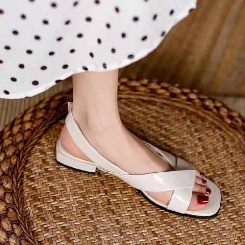 2021 Summer New Style Pu Leather Fashion Casual All-Match Low-Heeled Women Sandals One Word Buckle Through Roman Shoes Female T