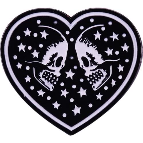 Heart-shaped Skull Brooch realistic human heart Enamel Pin Starry Night Badge Anime Death Note Jewelry