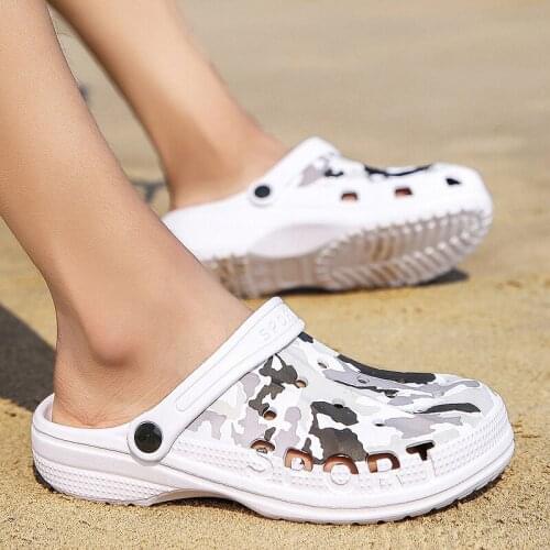 2020 New Summer Couple Slippers EVA Unisex Sandals Men Sandals Fashion Hollow Out Breathable Beach Slippers Flip Flops TX184