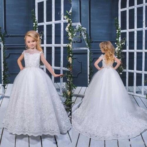 New Lace Appliqued Ball Gown Flower Girl Dresses with Cap Sleeves Sheer Jewel Neckline Toddler Pageant Gown Kids for Wedding