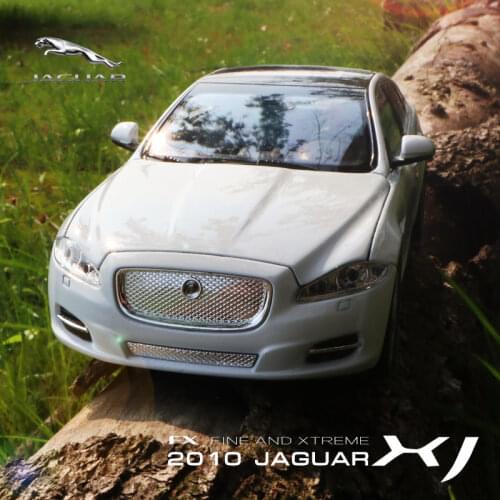 WELLY 1:24 Jaguar 2010 JAGUAR XJ sports car simulation alloy car model crafts decoration collection toy tools gift