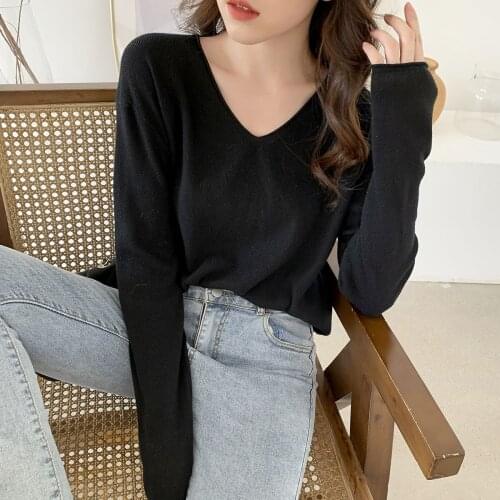 Womens new loose V-Neck Sweater in autumn and winter 2021