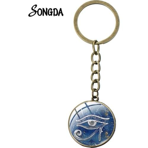 Ancient Egypt Gods Eye of Horus Key Chain for Women Amulet Symbol Convex Glass Keychain Vintage Key Ring Gifts for Men Jewelry