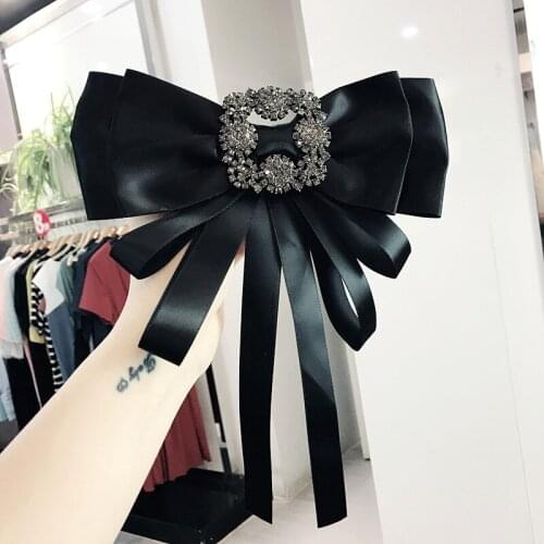 Fashion Women Brooch Retro Black White Stripe Circle Rhinestone Exaggeration Big Brooch Pin for Girl Corsage Jewelry Accessories