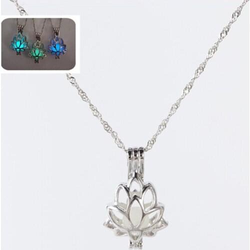 2.5*1.6cm Luminous Pendant Glow In The Dark Lotus Flower Shaped Pendant Necklace For Women Party Jewelry Choker