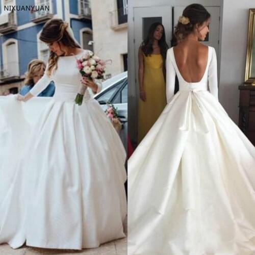 2021 Backless Wedding Dresses Bll Gown Vintage Scoop Long Sleeves Satin Bridal Gown Open Back Simple Design Bride Reception Wear