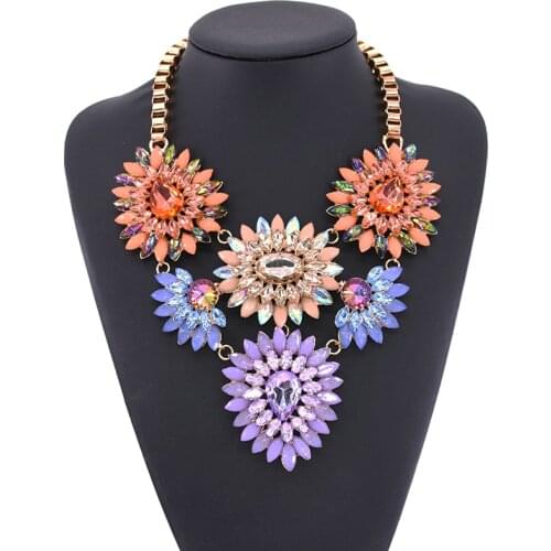 Indian Crystal Acrylic Flowers Statement Choker Necklace Women Fashion Chunky Big Choker Maxi Ethnic Large Collar Necklaces 2021