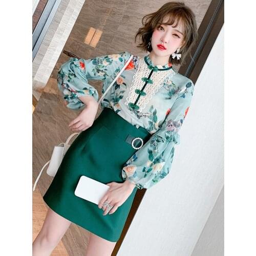 Womens dress with retro button, contrast color, layering, romantic printing Lantern Sleeve Shirt 2021 High Quality Top Quality