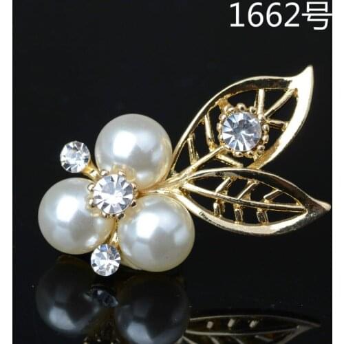 Wholesale 50PCs 31*15mm Alloy Gold Color Crystal Pearl Flower Leaf Charm for Women Fashion Jewelry Accessories DIY