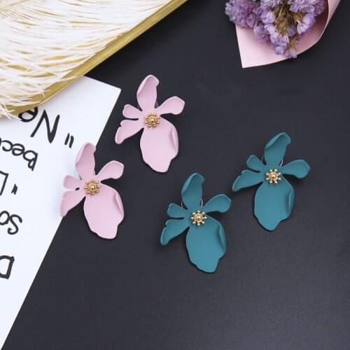Trendy Flower Big Stud Earrings Woman Exaggerates Pink Daisy Petal Bohemia Earrings Female Wedding Party Brincos Jewelry