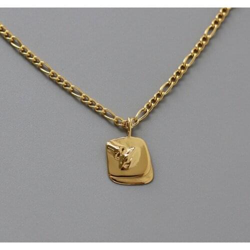 Embossed heavy-tasting face three-dimensional square Figaro necklace collar collar bone chain titanium steel plated 18K gold