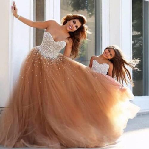 Luxury Pearl Beading Momther Daugher Tulle Dresses Ball Gowns Sweetheart Mom and Girls Photography Dresses Ball Gowns Custom