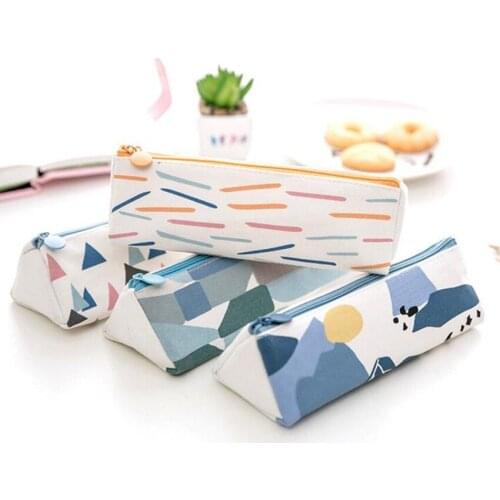 M099 2017 New Women Purse Cute Fashion Large Capacity Pencil Bag Triangle Canvas Forest Series Coin Purses Zipper Bag