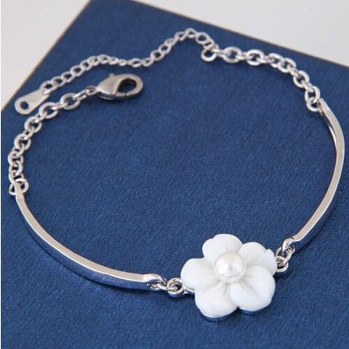 Ethnic Style Silver Plated Flower White Shell and Imitation Pearl Bracelet for Elegant Women Link Chain Jewelry