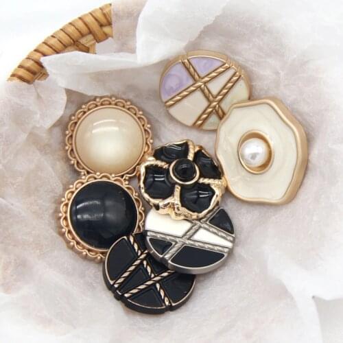 Fashion Black Flower Gold Metal Women Coat Buttons For Clothes Vintage Sweaters Decorative Buttons Sewing Accessories Wholesale