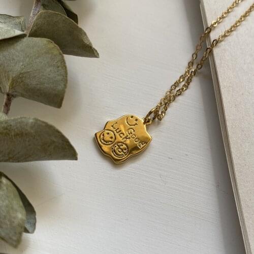 Fashion New Gold Hollow Smiley Face Pendant Necklace Personality Luck Round Brand Necklace Party Jewelry Womens Sweater Chain