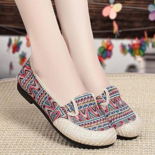 Women Shoes Flats Embroidered Weave Retro Ethnic Loafers Mixed Color Slip On Casual Moccasins Light Females Shoes 2021 New