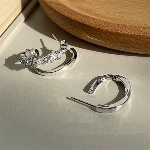 New Arrival Stud Earrings Metal Women Classic High-grade Light Luxury Asymmetric Earrings For Female Minority Design Jewelry