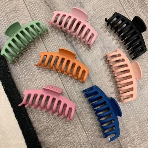 1pcs Hair Claw Women Girls Scrub Black Acrylic Hair Claw Hollow Out Carving Crab Hair Large Size Hair Clips Shower hair Claw