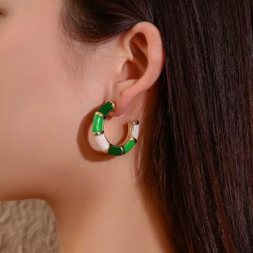 2020 Newest European and American Style Fashion Big Circle Stud Earrings Metal Geometric C-shaped Girls Earrings Ear Accessory