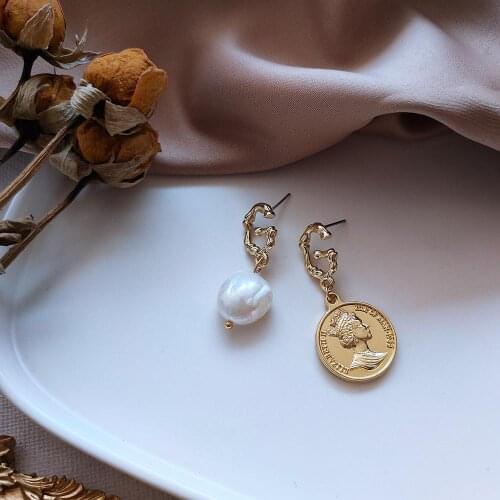 DAVINI Baroque Pearl Drop Earrings Golden Coin Queen Elizabeth Head Portrait Line Earring For Women Female Fashion Jewelry MG233