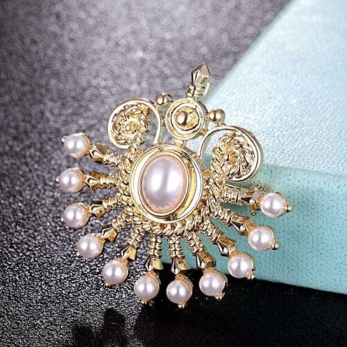 Zlxgirl imitation pearl peacock brooches jewelry for women fashion gold color scarf Pins Brooches bridal hijab pins accessory
