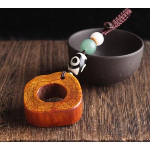 2020 New High Quality Hand Weaving Round Keychain Fashion Pendant Camel Bone Shape Jewelry Key Chain Ring For Men Women Souvenir