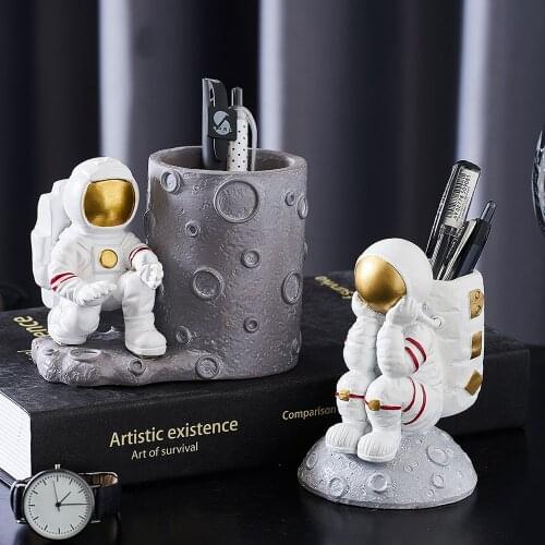 Cute Astronaut Resin Sculpture Nordic Office Desktop Pen Holder Accessories Astronaut Statue Home Craft Decoration
