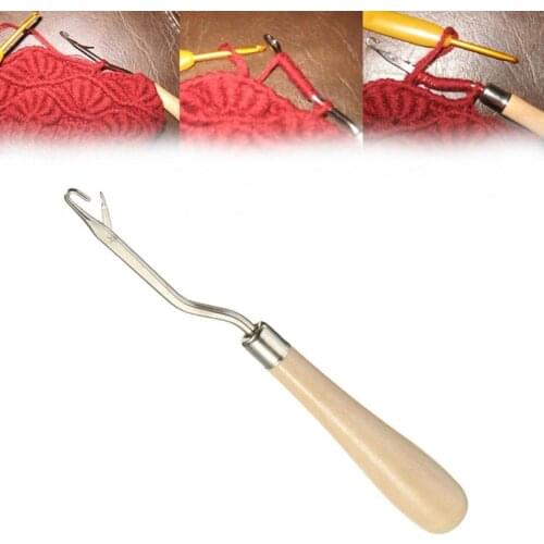 1pc Crochet Needle Latch Hook With Wooden Handle Knitting AZX8482 Styling Extensions Tools Weave Needle Carpets Craft Repai T4E8