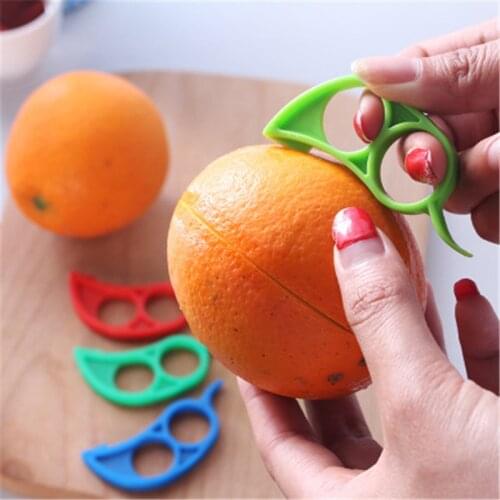 New Random Color Plastic Handhold Portable Mini Fruits Orange Lemon Plastic Mouse Opener Peeler Ring Kitchen Tools