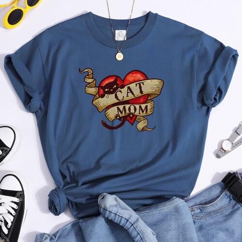 Cat Mom In Retro Heart Tattoo Style Women Tee Shirts Anime Tops Oversized t-Shirt Cartoons Style Tees Summer Female Tees Shirts
