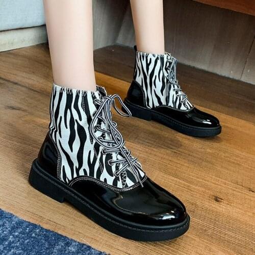 2021 New Fashion Rubber Flat Shoes Round Toe Mid-heel Boots Autumn Ladies Lace-up Luxury Designer Non-slip High Heel Boots 35-40