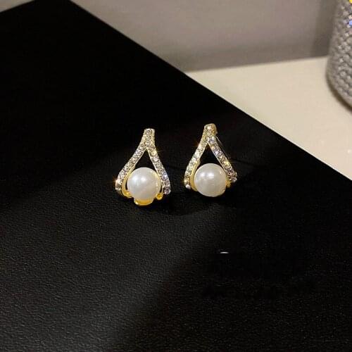 2021 New Arrival Fashion Drop Earrings Classic Irregular Women Dangle Earrings Korean Pearl Earrings Simple Elegant Jewelry
