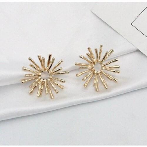 Fashion Design Women Drop Earrings Hollow Metal Sunflower Dangle Earrings for Girls Irregular Geometric Ear Decoration