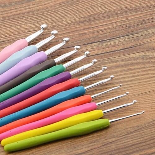 HighGrade Soft Handle Crochet for Knitting / Sewing Tools Wear-Resistant Non-Slip Candy Color 14 Specifications Suitable