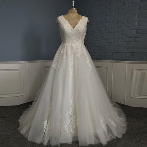 Princess Plus Size Wedding Dress V Neck Sleeveless Lace-up Back Tulle Bridal Gown with Sequined Lace Appliques