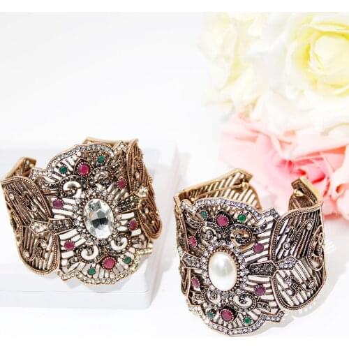 SUNSPICEMS Big Crystal Cuff Bracelet Imitation Pearl Bangle for Women Retro Gold Color Vintage Wedding Bridal Gift Wide C Bangle