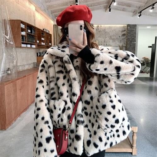 Korean Loose Faux Fur Leopard Print Soft Plush Coat Women New 2021 Winter Coat Thick Warm Faux Lambswool Jacket Mujer Chaqueta