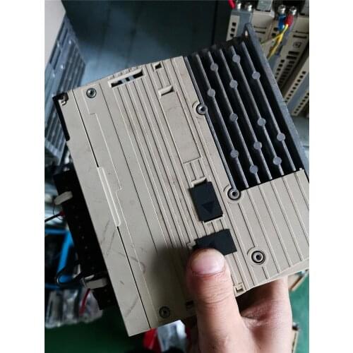 SGDV-R90A01B00200 servo DRIVER , used one , 90% appearance new , test goods , free shipping