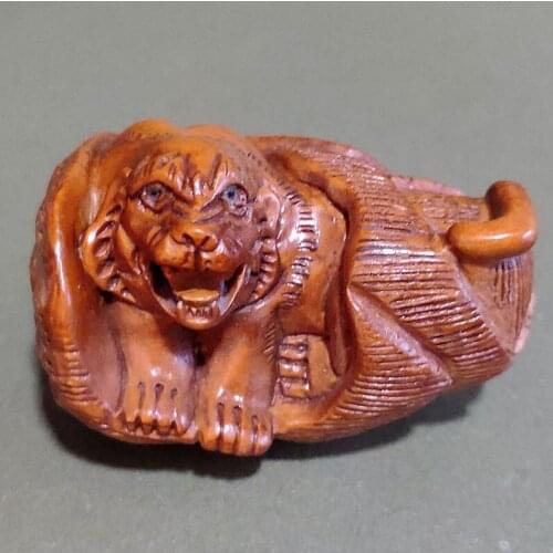 Q4333 - 2" Hand Carved Japanese Boxwood Netsuke Figurine Carving : Tiger