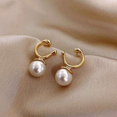 Pearl earrings female 2020 new trendy Korean temperament earrings high-end earrings elegant exquisite Trend Tiny Ear Studs