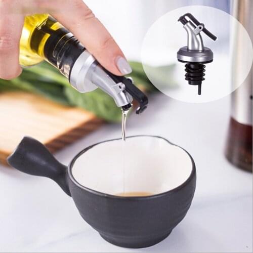 1Pcs Olive Oil Sprayer Liquor Dispenser ABS Lock Wine Pourers Flip Top Drink Wine Stopper Leak-proof Nozzle Kitchen Tools